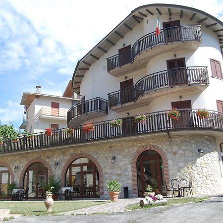 B&B La Tana Dell'Orso Villalago Zewnętrze zdjęcie